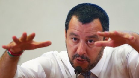 Натискът за предсрочни избори върху Салвини нараства