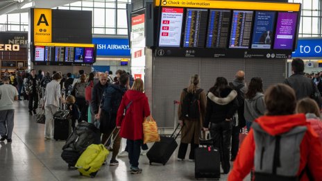 Служители на летище "Хийтроу" ще стачкуват в навечерието на Световното първенство по футбол