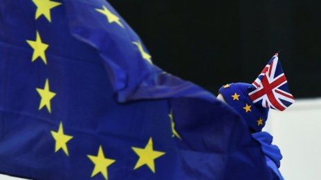 Fitch и S&P: Рейтингът на Великобритания остава в риск от Brexit без сделка