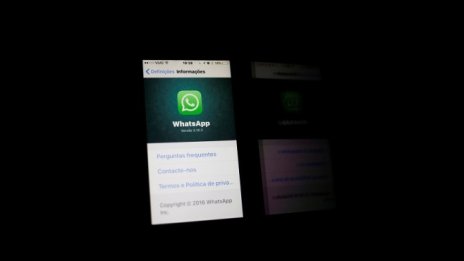 Задават ли се нови главоболия за Facebook заради WhatsApp?