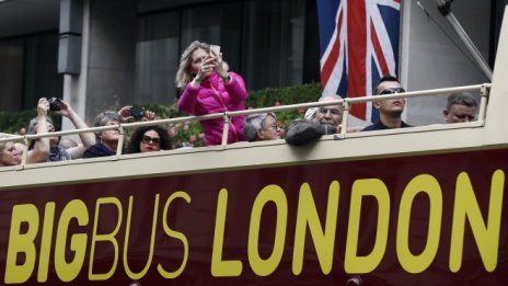 Туристите в Лондон купуват повече срещу по-малко пари заради Brexit