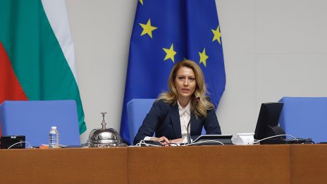 От третия път - Рая Назарян е новият председател на Народното събрание