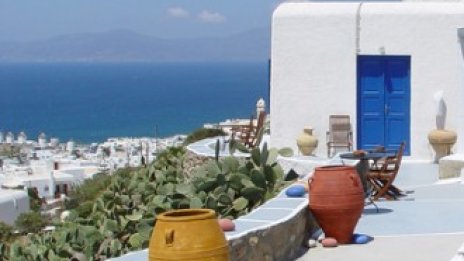 Гръцки медии: Чужденците чакат да купуват гръцки имоти „за трохи хляб“