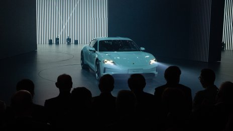 Доставките на Porsche се свиват заради слабото търсене в Китай и промените в гамата