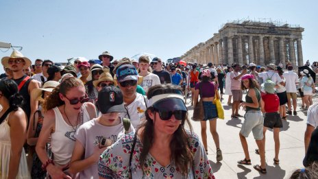 Под бремето на дълга преди 10 години, днес Гърция процъфтява