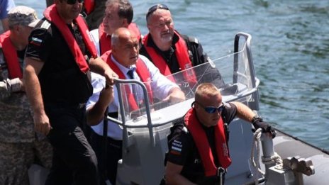 Борисов: Полиция и военни полагат огромен труд, за да опазят границите 