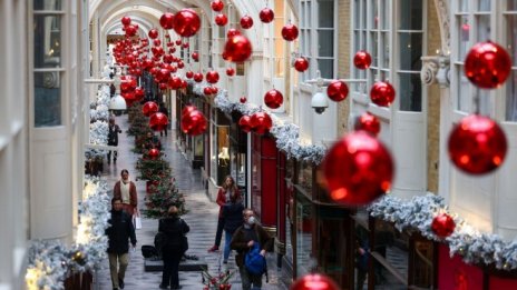 Българите отделят 25% от доходите си за празнични разходи по Коледа