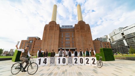 Емблематичната лондонска електроцентрала Battersea оживява отново след години разруха