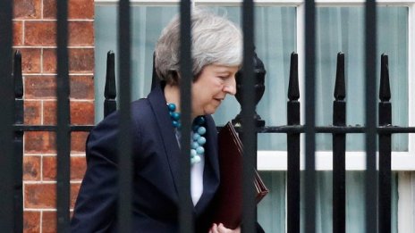 Мей отлага гласуването на споразумението за Brexit*