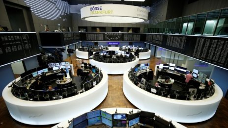 Новите сътресения около Brexit потопиха европейските пазари