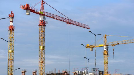 Бизнес климатът у нас се подобрява във всички сфери през април