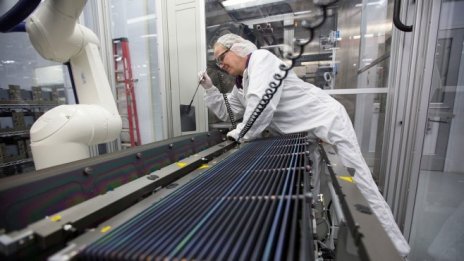 Бизнес активността в промишлеността в Германия се оттласна от 18-месечното дъно