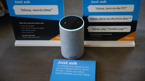 Хиляди служители на Amazon слушат какво казвате на Alexa
