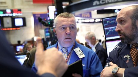 Wall Street започва сесията без единна посока въпреки търговското разведряване*