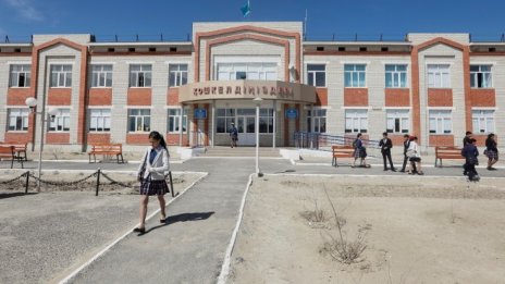 Казахстан се отказва от кирилицата, предприемайки трудна и спорна реформа