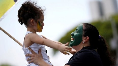 Бразилците гласуват за президент и парламент