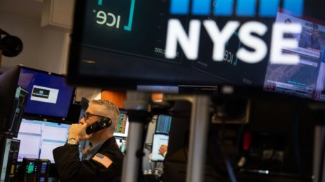 Поевтиняването на суровините внесе оптимизъм сред инвеститорите на Wall Street*