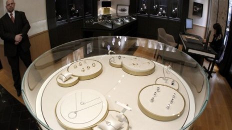 Компаниите за луксозни стоки отвъд розовите очила