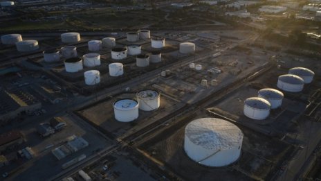 Цената на петрола продължава възходящата си тенденция*