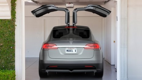 Tesla Model X ще бъде насочена към дамите