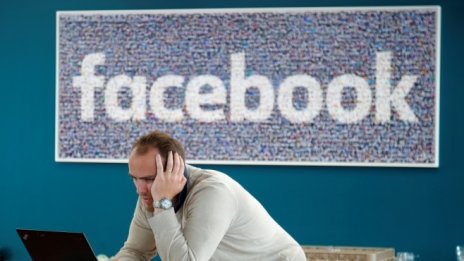 Бъг във Facebook е показал публикациите на 14 млн. потребители като публични