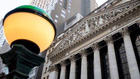 Търговията на Wall Street започва с понижения заради растящото търговско напрежение*