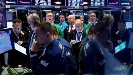 Dow изтрива на старта над 100 пункта след понижения рейтинг на Boeing*