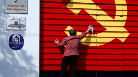 Китайските инвеститори често се насочват към големи и силно задлъжнели цели