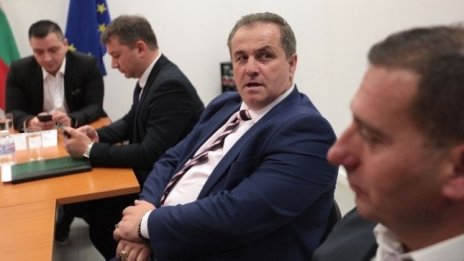 ГЕРБ: Кметът на Созопол подаде оставка. Рейзи отрече*