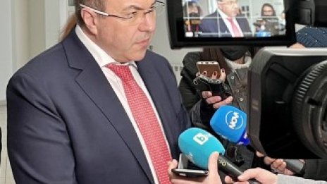 Ангелов: Обсъждаме варианти за ускоряване на темпа на ваксинация