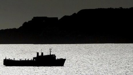 Венецуелски петрол за половин милиард очаква нови собственици в открито море