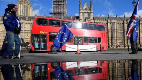 Година преди Brexit - преходът като амортисьор за удара