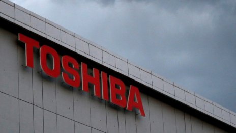 Продажбата на бизнеса с чипове на Toshiba ще се забави