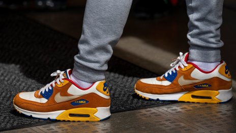 Nike оттегли прогнозата си за годишните приходи, сигнализирайки слаб празничен сезон