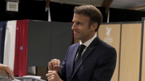 След фиаското със закона за имиграцията Макрон осъзнава, че Франция е неуправляема