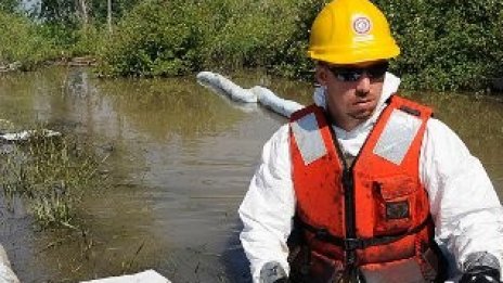 Нефтени разливи предизвикат огромна екокатастрофа в Нигерия 