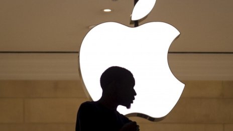 Apple увеличава помощта си за бежанците
