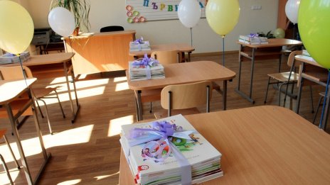 Минималната основна заплата на учителите става 1709 лева