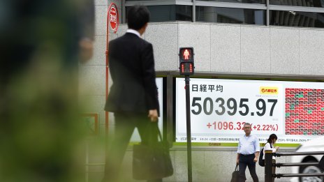 Азиатските пазари затвориха на червено след волатилна търговия