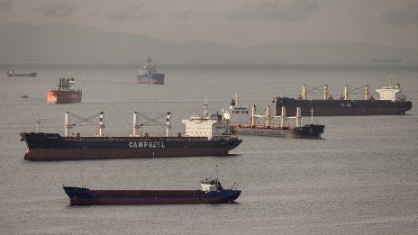 Два търговски кораба горят край Бяла след удари с дронове*