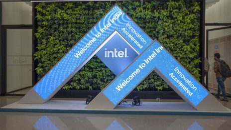 Рим се приближава до сделка с Intel за строеж на завод за чипове за 5 млрд. долара