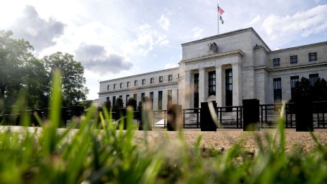 Очаквано Фед запази основната лихва в диапазона 4,25-4,5%*