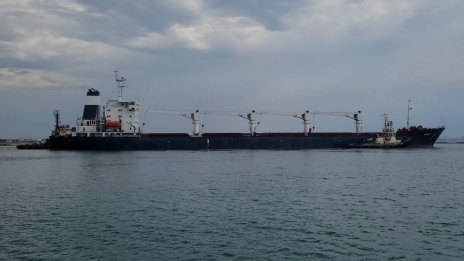 Какво се случва с първия кораб, напуснал украинско пристанище след началото на войната?