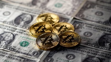 Цената на биткойна се изстреля над 9 хил. долара