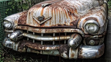 Колко време отнема преместването на стар автомобил в София?