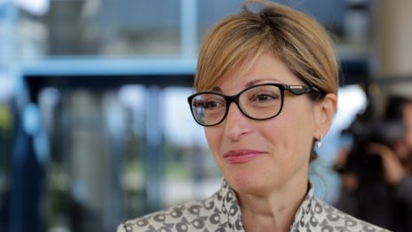 Захариева: Безвизовото пътуване до Канада не позволява работа там