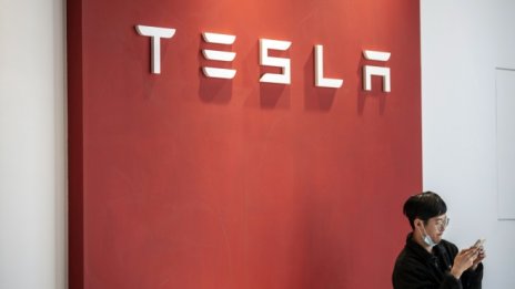 350 места са незаети: Tesla не успява да си намери служители в Германия