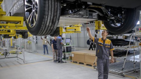 Кога автоиндустрията в Европа ще достигне китайските стандарти?