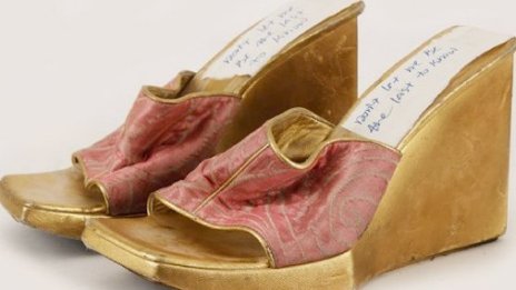 Обувките на Кари Брадшоу от "Сексът и градът" отиват на търг