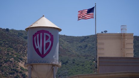 Paramount, Comcast и Netflix са подали оферти за придобиването на Warner Bros.